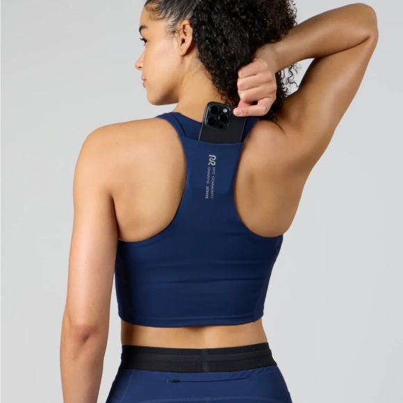 NWT - BLACK - Bandit Scoop Neck Race Crop, large, built in bra - Picture 2 of 7